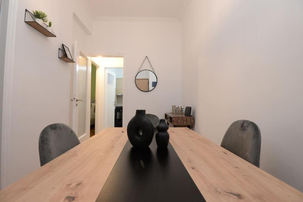 Minimal Apartment In Koukaki Athens Exterior photo